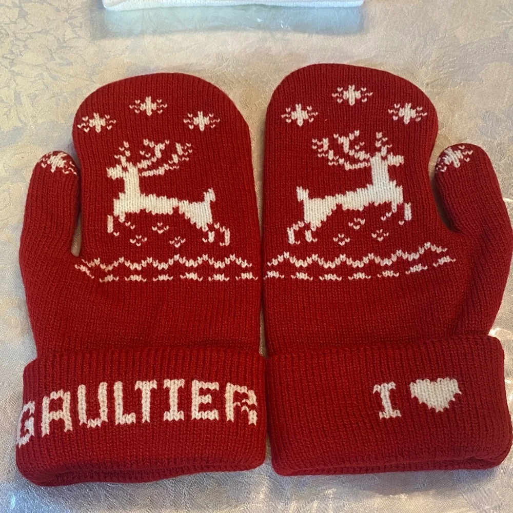 Jean Paul Gaultier Red Knit Mittens and Scarf Set new comes in packaging no tags